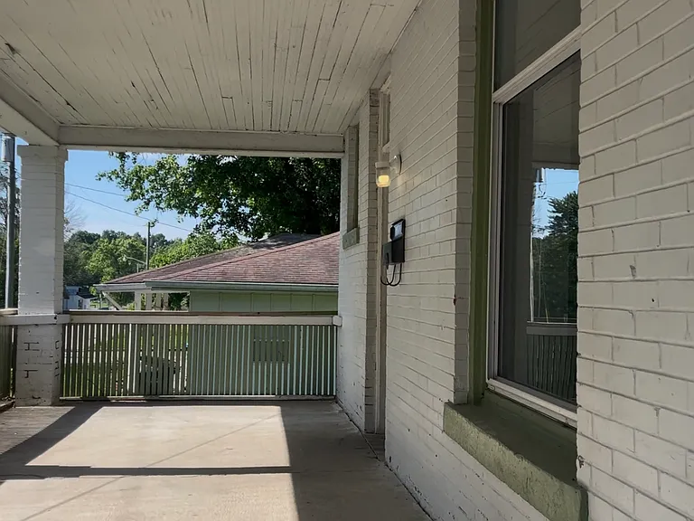 305 Jefferson St — Photo 3