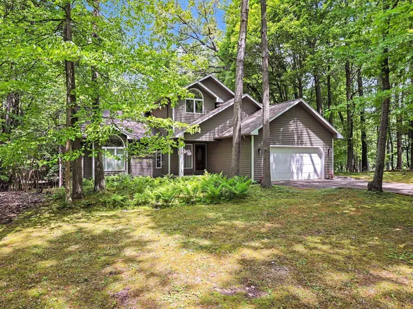 10288 Hathaway Dr, Greenville, MI 48838