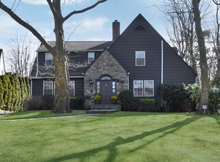 45 Summit Rd, Port Washington, NY 11050