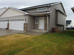 3332 8th St NE, Minot, ND 58703