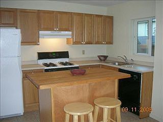 3rd image of 102 Catherine St