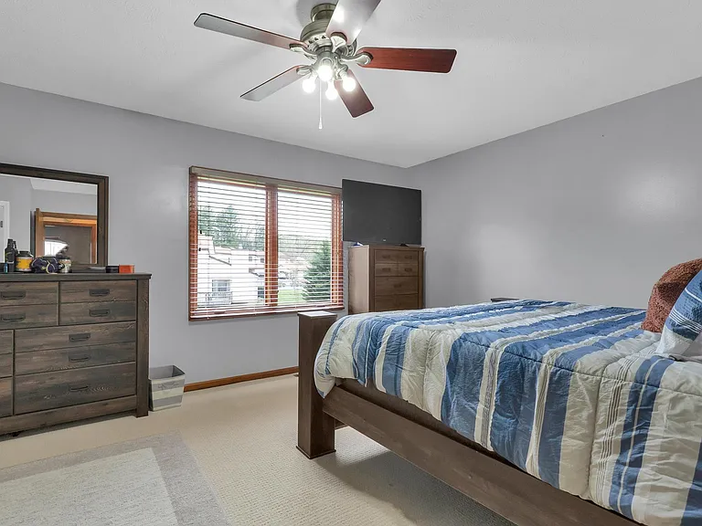 1060 Pebble Dr — Photo 6