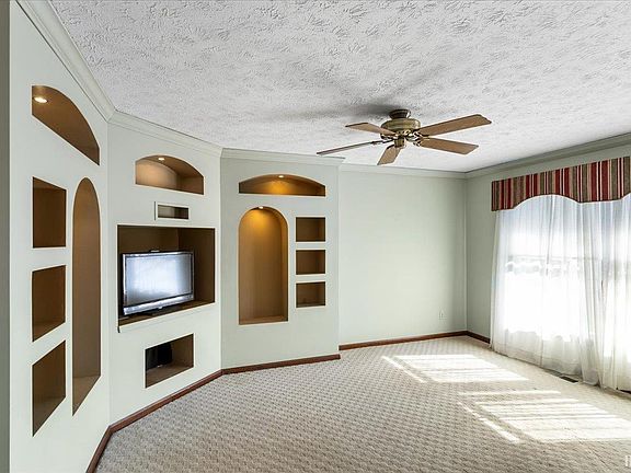 5th image of 3824 Maplewood Dr