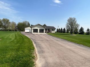 40996 257th St, Mitchell, SD 57301