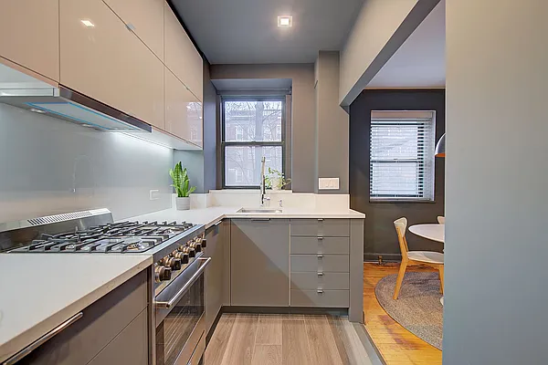 Sold by Akam Sales and Brokerage | media 28