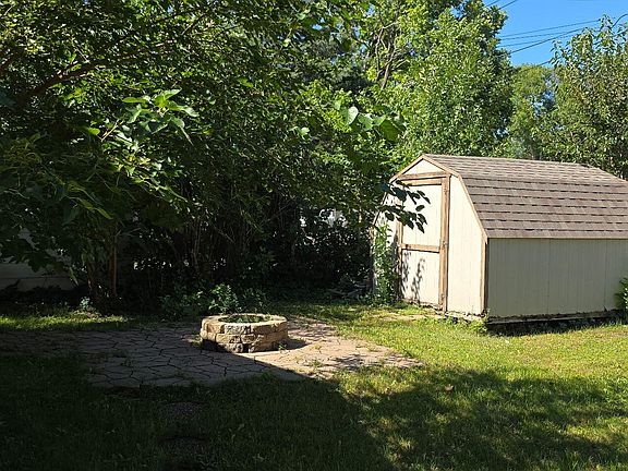 4th image of 822 E 7th Ave