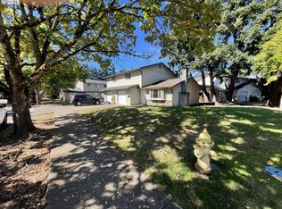 908 Cloverleaf Loop, Springfield, OR 97477