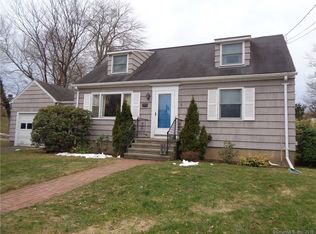 2 Palmer Woods Cir, Branford, CT 06405