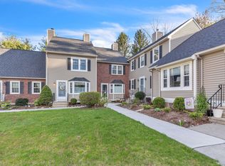 8 Braintree Ct UNIT 8, Suffield, CT 06078