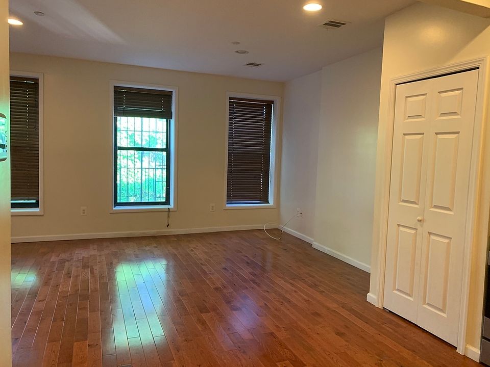 2nd image of 127 6th Ave #4R