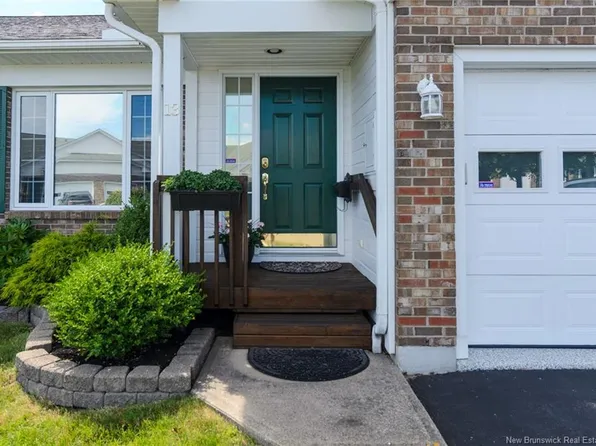 13 White House Ct, Saint John, NB E2M 5Z8