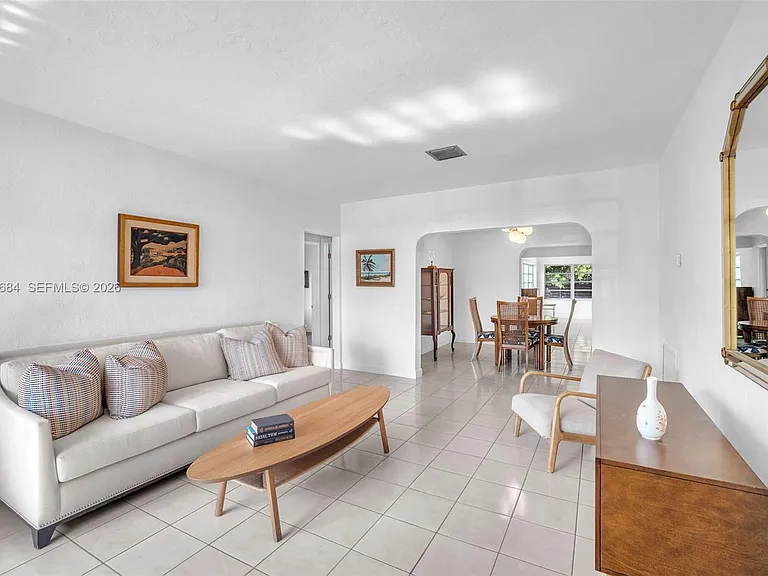 2420 SW 21st Ave — Photo 5