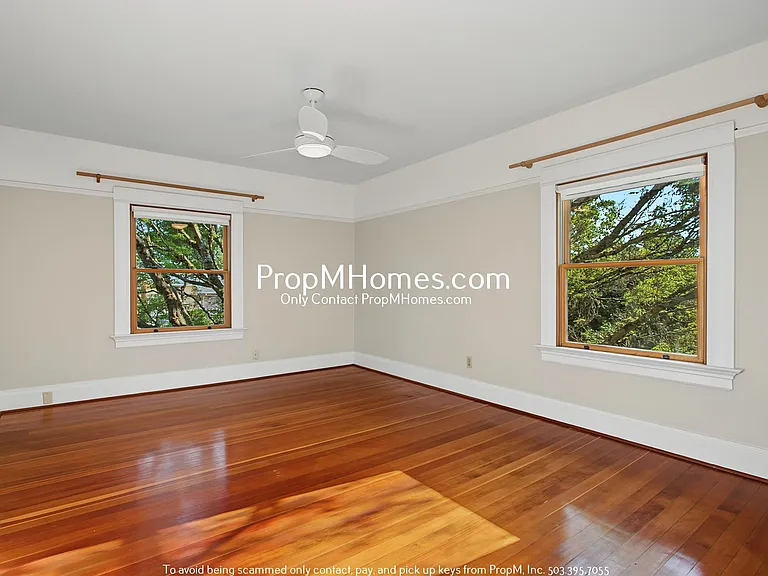 2233 SE Taylor St — Photo 9