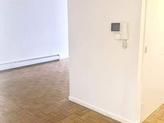 4th image of 14026 Franklin Ave APT 3H