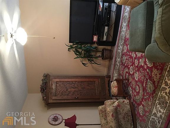 4th image of 423 Rosewood Ln