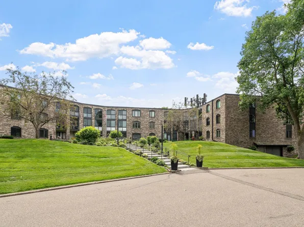 1850 Eagle Ridge Dr #E201, Mendota Heights, MN 55118