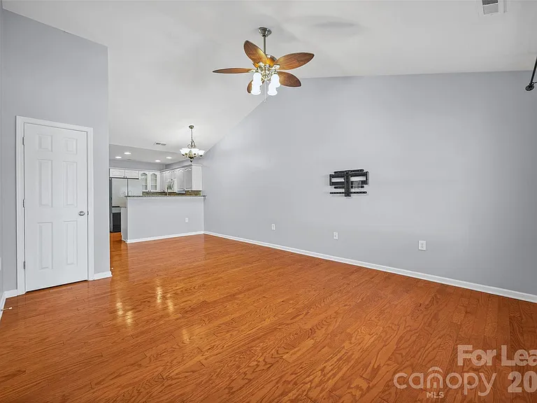 2052 Shady Pond Dr — Photo 4