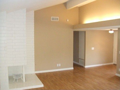 5th image of 878 Fairchild Ave