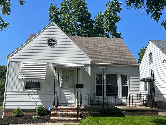 2nd image of 18301 Knoll Dr