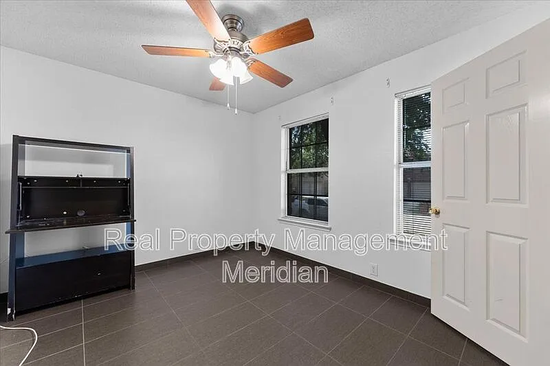 3 bed, 2.0 bath, 1751 sqft, $2,275 — Photo 2