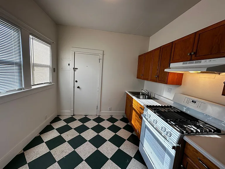 1416 E Marion St #100 — Photo 12