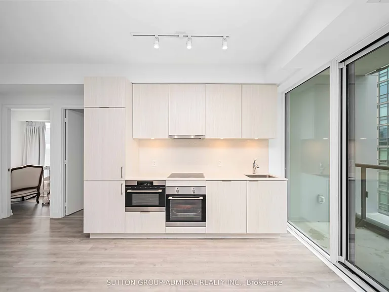 158 Front St E #812 — Photo 7