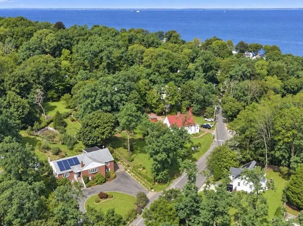 164 Hallock Landing Rd, Rocky Point, NY 11778