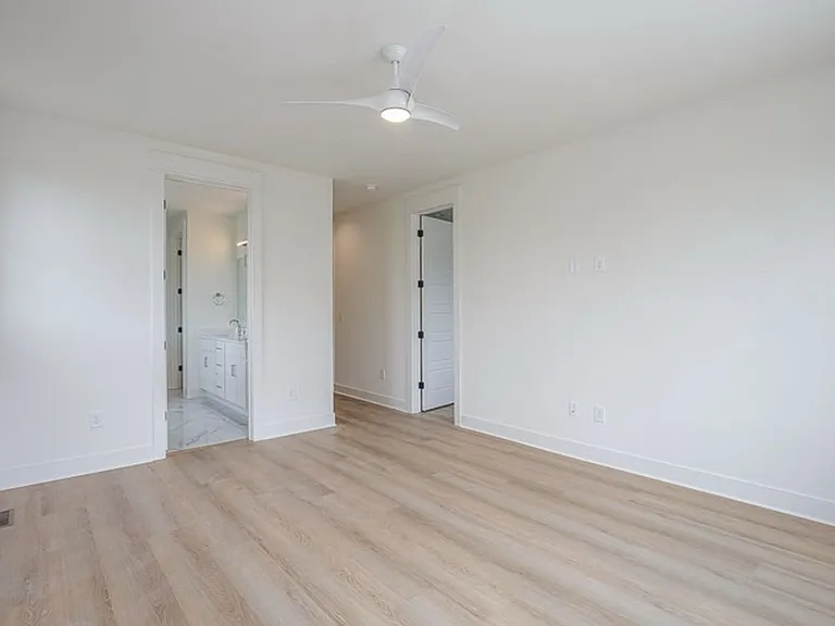 615 Waco Dr — Photo 10