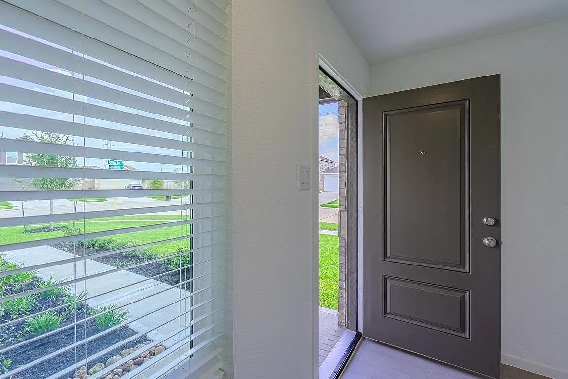 3 bed, 2.0 bath, 1450 sqft, $1,750 — Photo 3