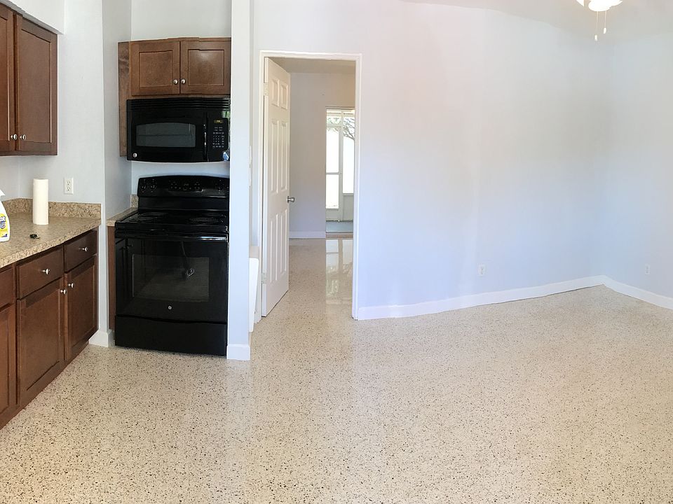 Kitchen/Living area