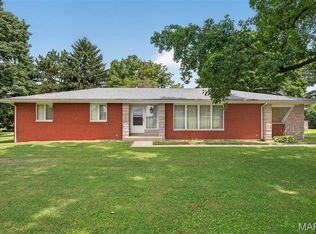 11405 Lake Rd, Highland, IL 62249