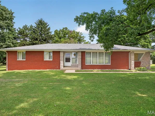 11405 Lake Rd, Highland, IL 62249