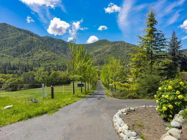 925 Galls Creek Rd, Gold Hill, OR 97525