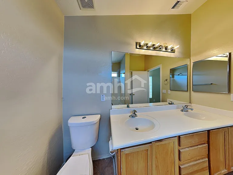 17180 W Port Royale Ln — Photo 11