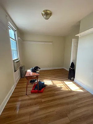 Rented by Safdie Realty Group | media 7