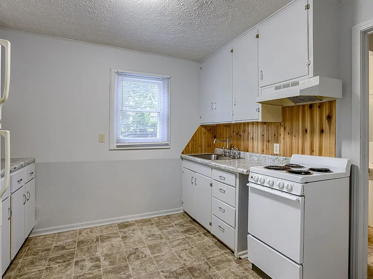 6457 Parker St — Photo 7