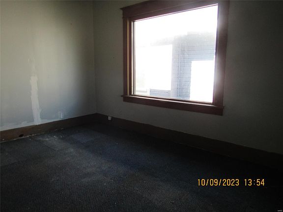 2nd image of 135 N Shamrock St
