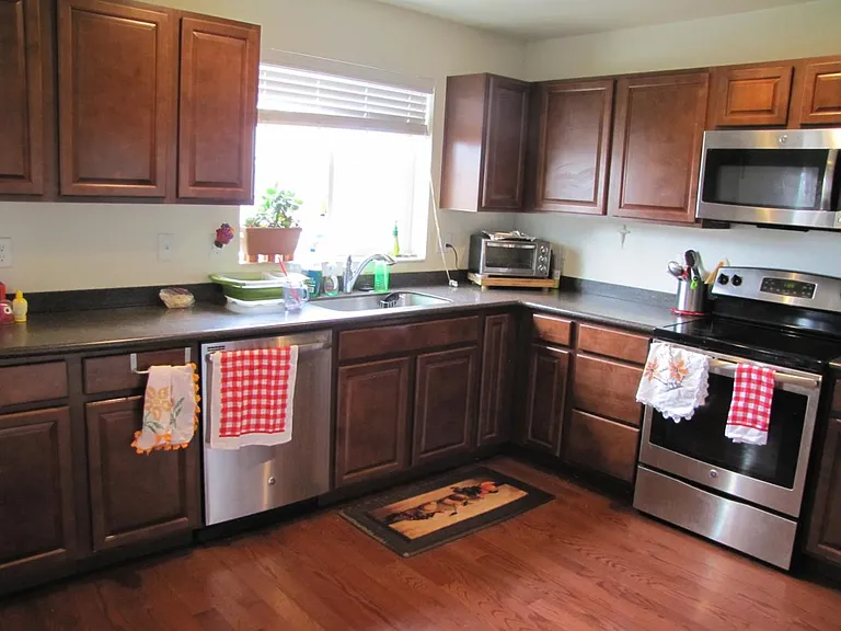All stainless steel appliances in Kitchen