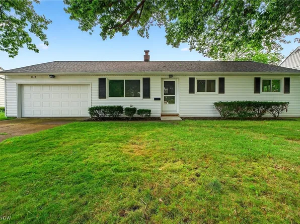 2735 W Asplin Dr, Rocky River, OH 44116