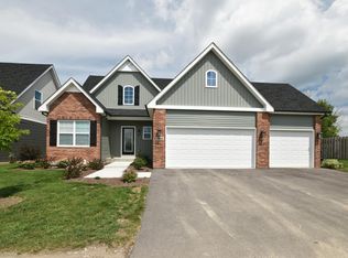 2068 Waters Edge Dr, Minooka, IL 60447