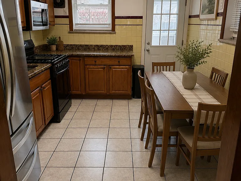 918 Daly St — Photo 11
