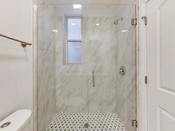 5th image of 1448 N Washtenaw Ave #3