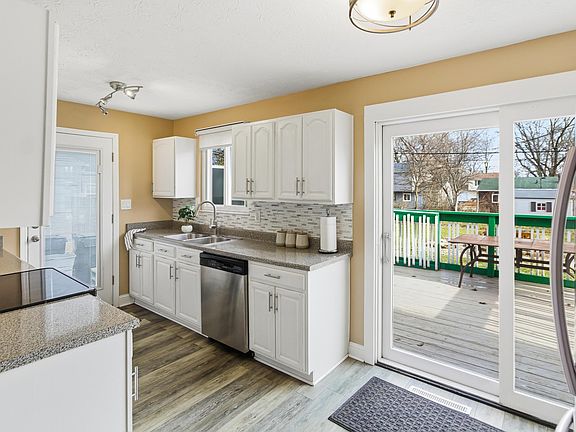 5th image of 3438 Crandon St