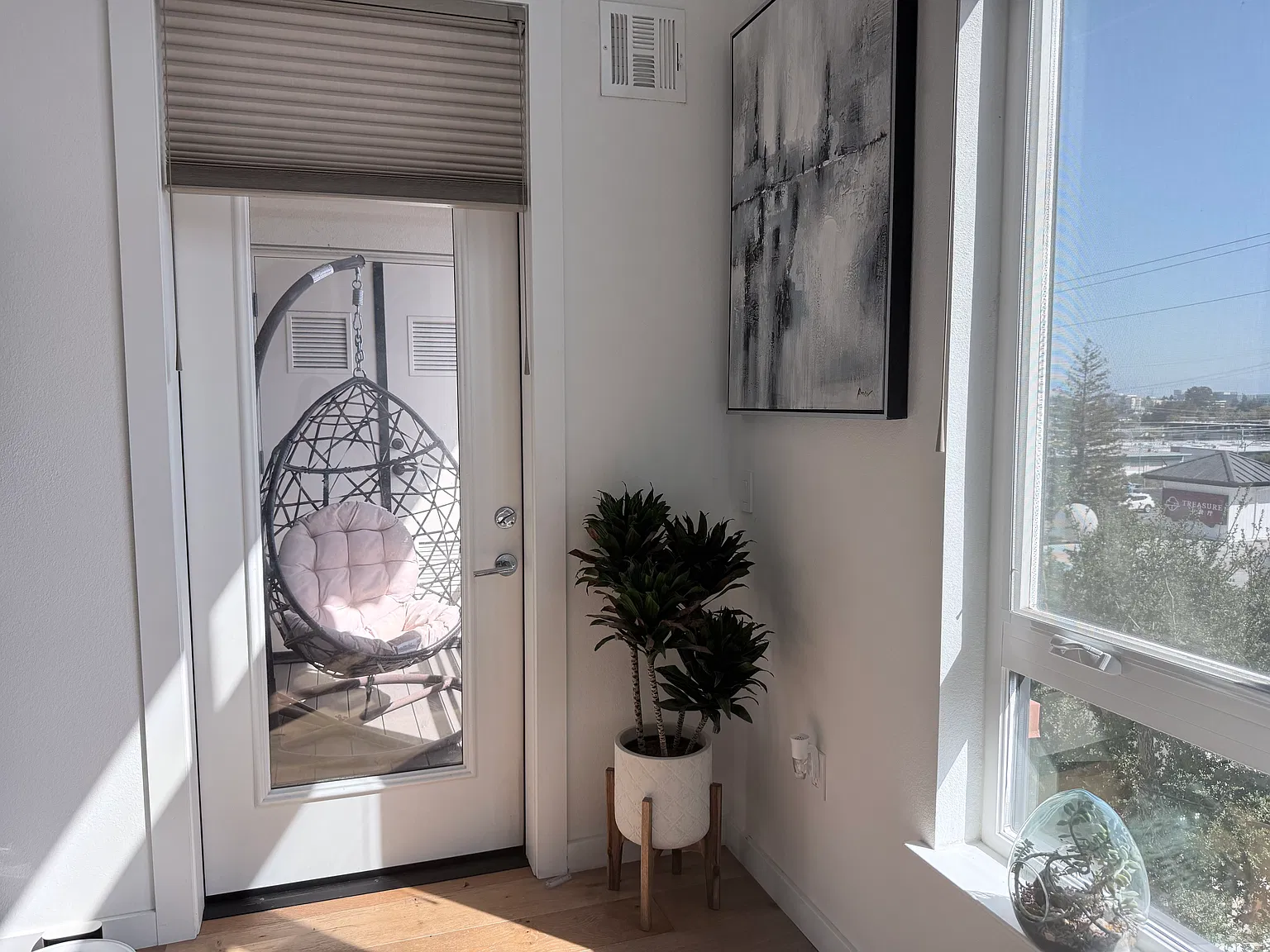 2 bed, 1080 sqft, $4,600 — Photo 3