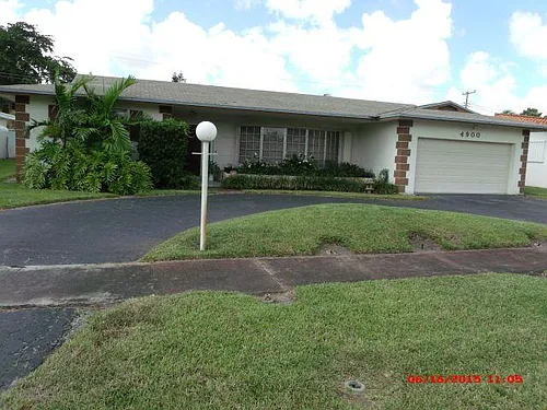 4900 Lincoln St Photo 1