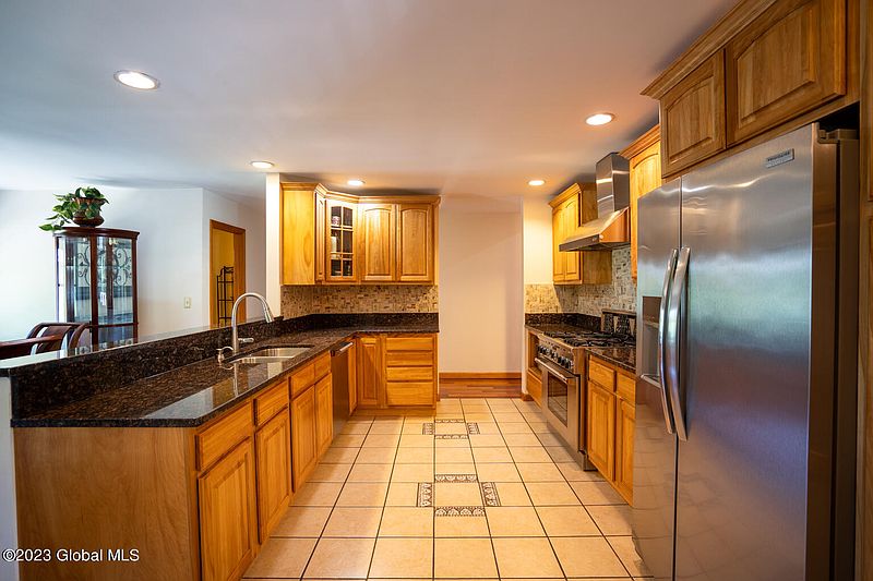 4th image of 427 W Lawrence Street
