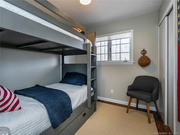 321 W Shore Rd — Photo 22