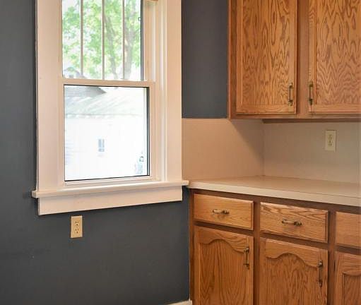 5th image of 212 Bidwell St W