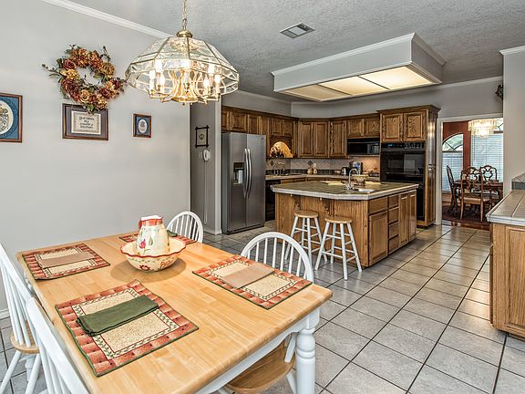 5th image of 723 Harvest Ln