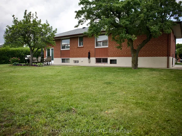 163 Floradale Dr, Mississauga, ON L5B 1G2
